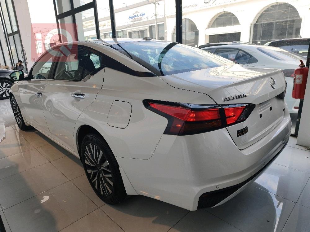 نيسان ألتيما